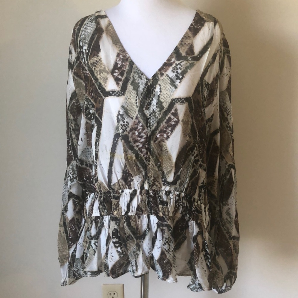 H&M tulip hem blouse 🐍